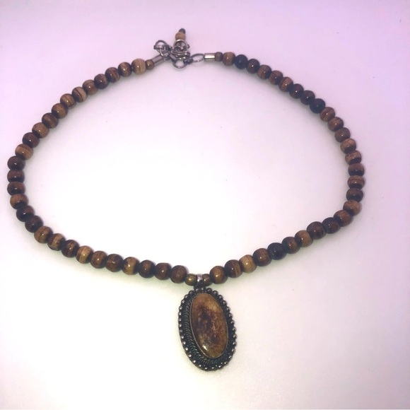 Vintage Jewelry - VTG Wood Bead & Pendant Tribal Style Necklace Silver Tone Findings 16” / 1.2”